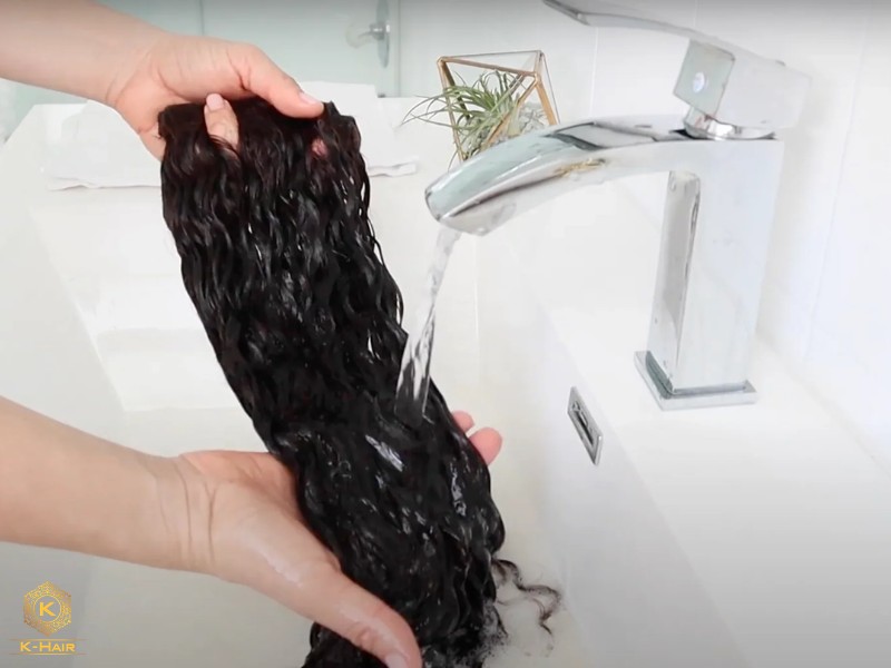 Wholesale Brazilian Hair Vendors: Hair Sourcing 101 15 Poor texture hold or silicone coating will be exposed under the washing test